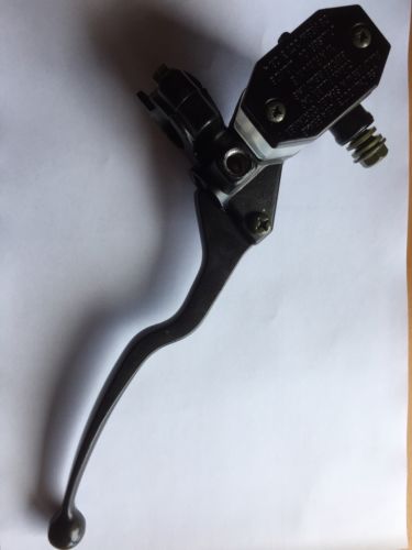 Hauptbremszylinder Alternativ mit Bremlichtschalter und Spiegelhalter Hauptbremszylinder Alternativ mit Bremlichtschalter und Spiegelhalter